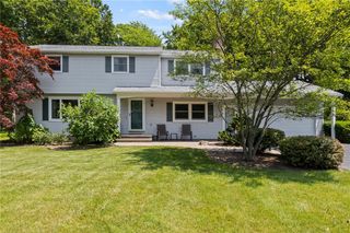 52 Witherspoon Lane, Penfield, NY 14625