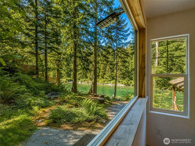 52607 S Riverside Road, Gold Bar, WA 98251