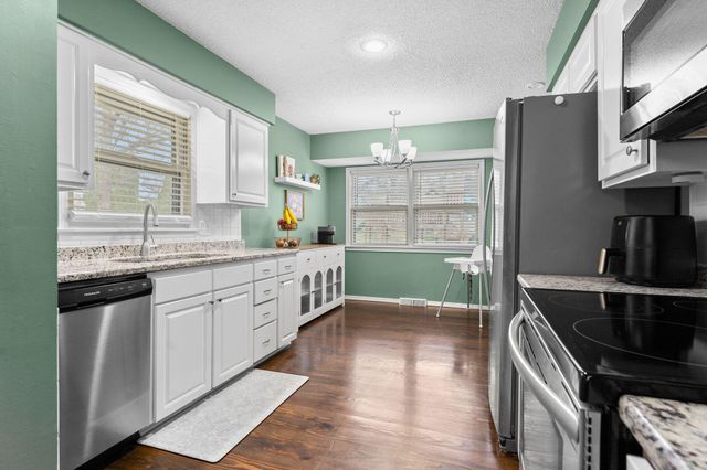 3320 S Graystone Avenue, Springfield, MO 65804