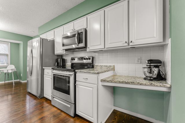 3320 S Graystone Avenue, Springfield, MO 65804