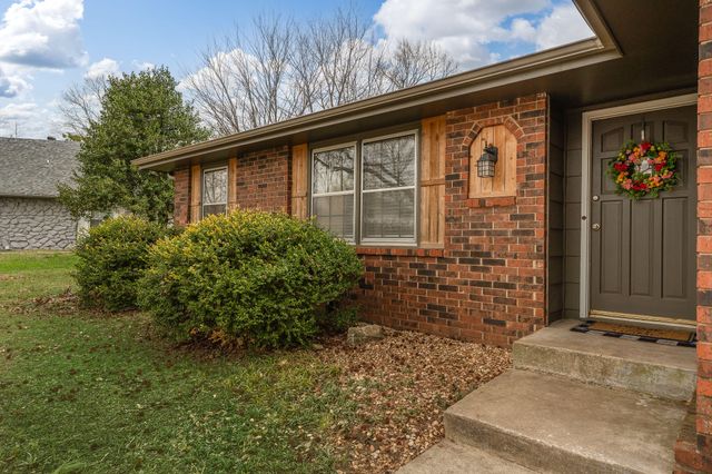3320 S Graystone Avenue, Springfield, MO 65804