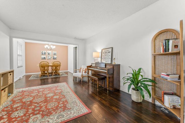 3320 S Graystone Avenue, Springfield, MO 65804