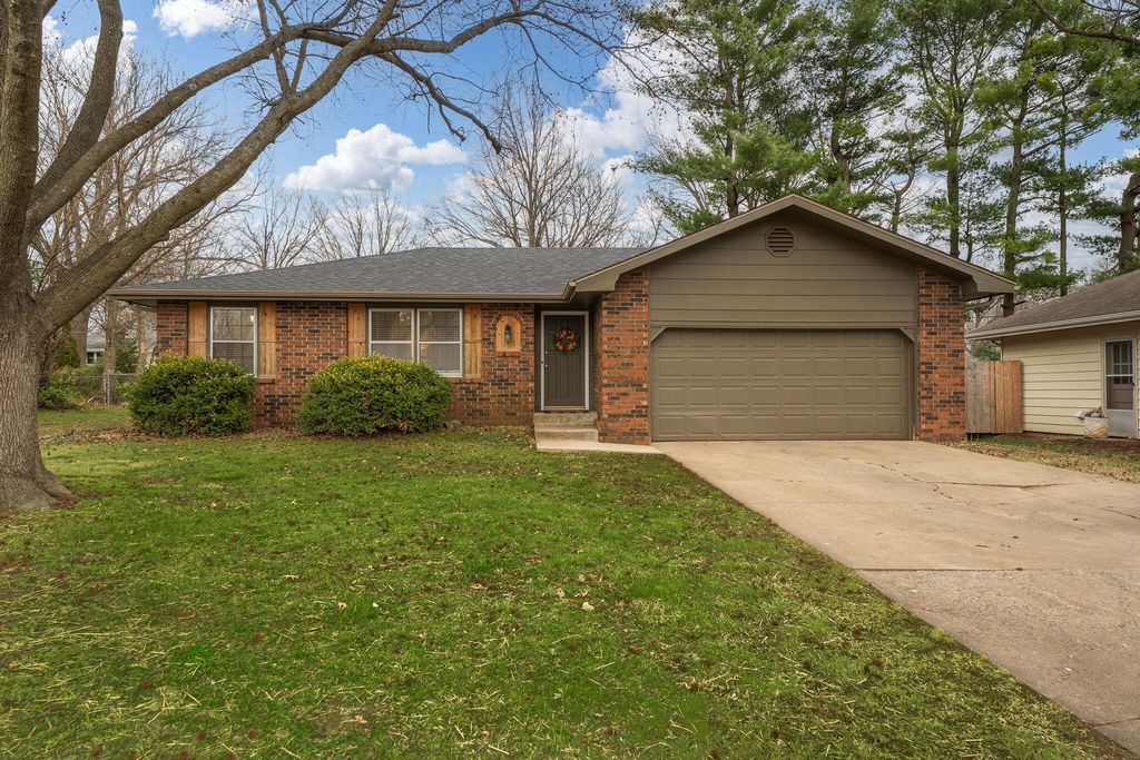 3320 S Graystone Avenue, Springfield, MO 65804