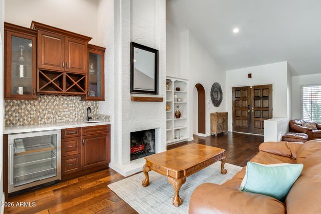 10675 E CINNABAR Avenue, Scottsdale, AZ 85258