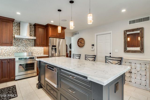 10675 E CINNABAR Avenue, Scottsdale, AZ 85258