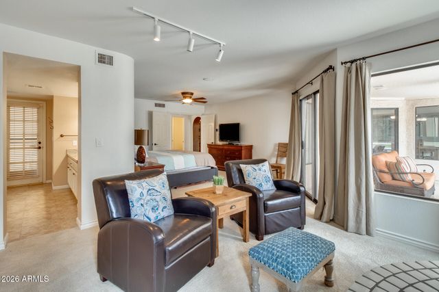 10675 E CINNABAR Avenue, Scottsdale, AZ 85258