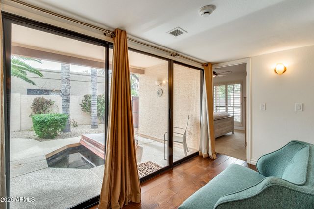 10675 E CINNABAR Avenue, Scottsdale, AZ 85258