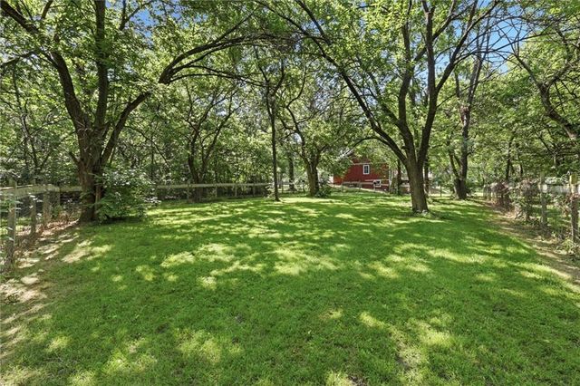 24512 Shadow Court, Peculiar, MO 64078