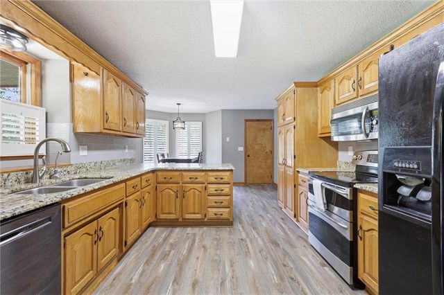 24512 Shadow Court, Peculiar, MO 64078