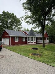 24512 Shaddow Court, Peculiar, MO 64078