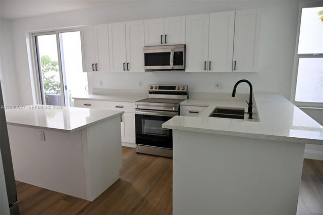 781 NW 155th Ter, Pembroke Pines, FL 33028