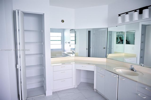 781 NW 155th Ter, Pembroke Pines, FL 33028