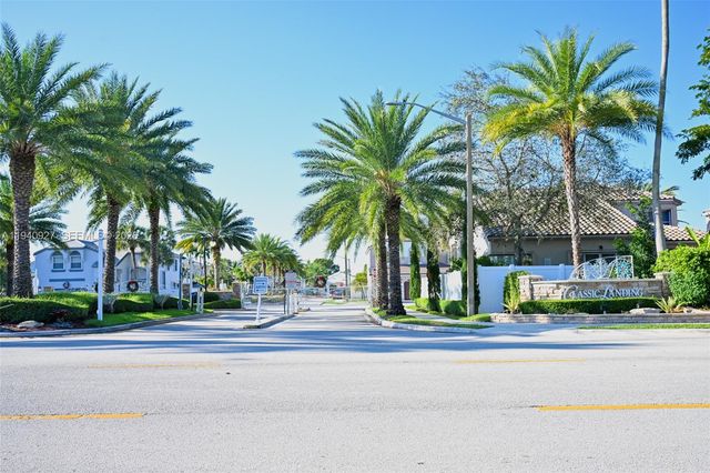 781 NW 155th Ter, Pembroke Pines, FL 33028