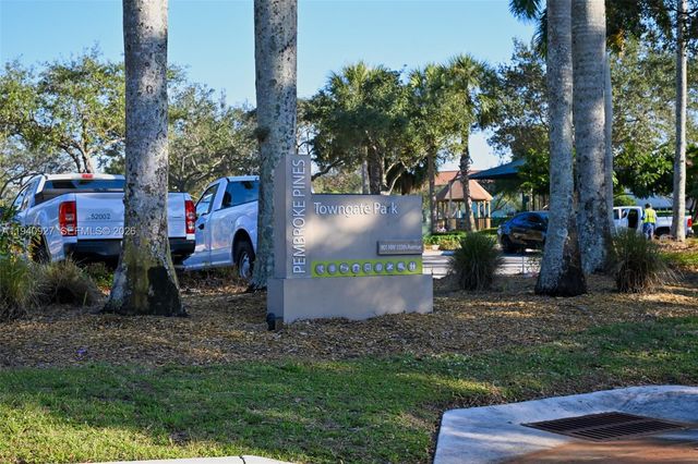 781 NW 155th Ter, Pembroke Pines, FL 33028