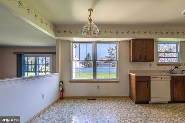 894 HERMAN RD, Horsham, PA 19044