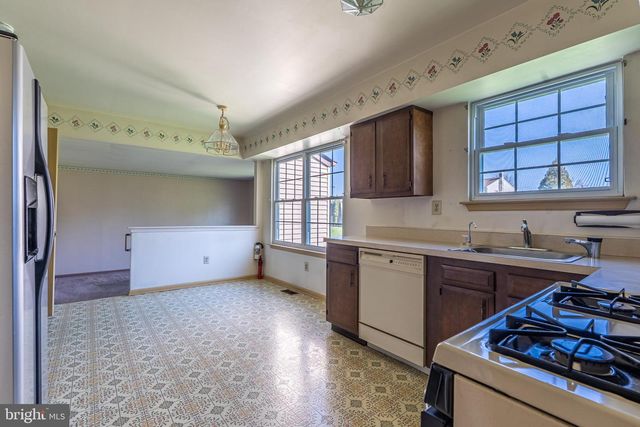 894 HERMAN RD, Horsham, PA 19044