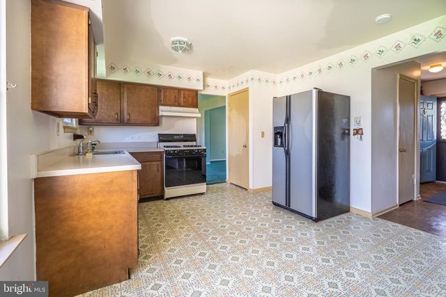 894 HERMAN RD, Horsham, PA 19044