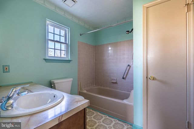 894 HERMAN RD, Horsham, PA 19044
