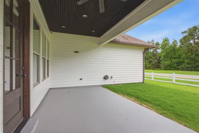 6540 White Oleander Cir W, Lake Charles, LA 70605