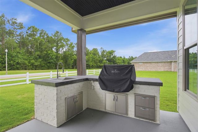 6540 White Oleander Cir W, Lake Charles, LA 70605