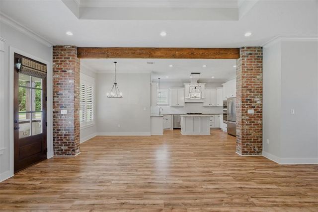 6540 White Oleander Cir W, Lake Charles, LA 70605