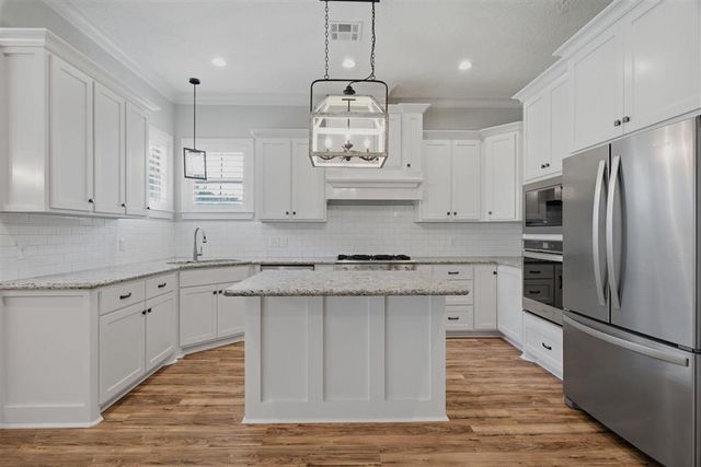6540 White Oleander Cir W, Lake Charles, LA 70605
