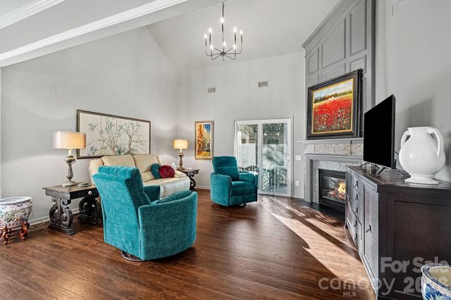 7024 Saranac Lane, Charlotte, NC 28105