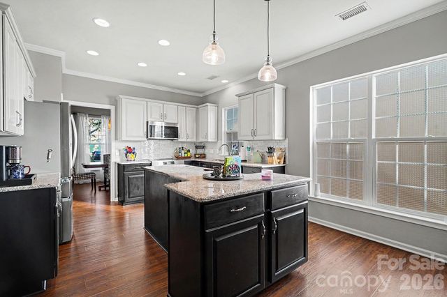 7024 Saranac Lane, Charlotte, NC 28105