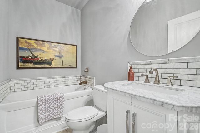 7024 Saranac Lane, Charlotte, NC 28105