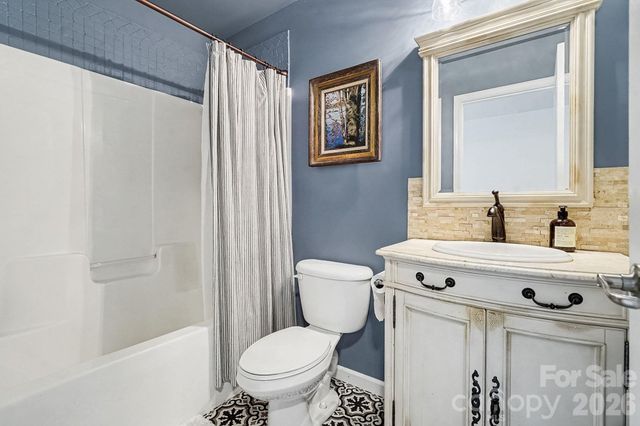 7024 Saranac Lane, Charlotte, NC 28105