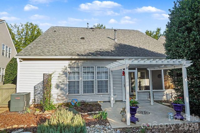 7024 Saranac Lane, Charlotte, NC 28105
