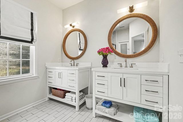 7024 Saranac Lane, Charlotte, NC 28105