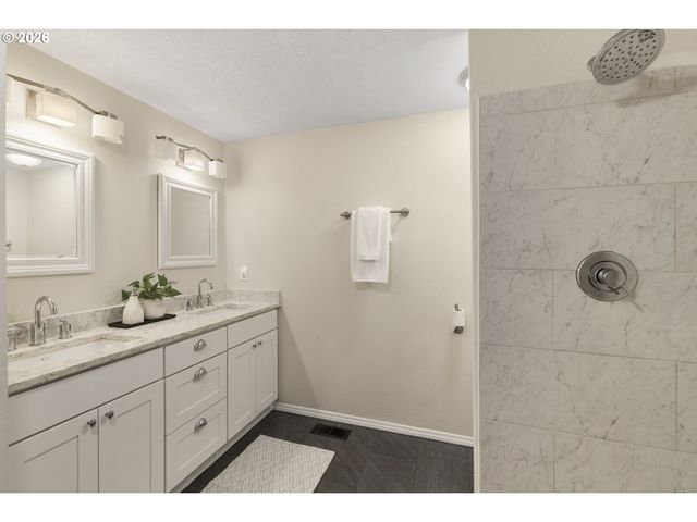 11051 Se MATHER Rd, Clackamas, OR 97015