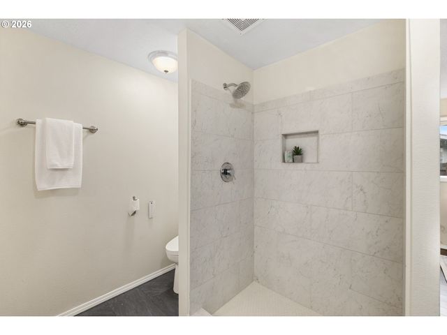 11051 Se MATHER Rd, Clackamas, OR 97015