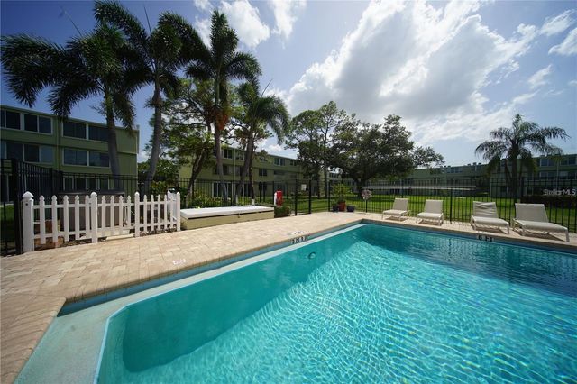 4705 1ST STREET NE 132, St Petersburg, FL 33703