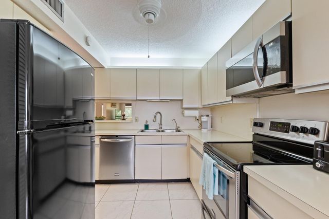 5380 Cedar Lake Drive 304, Boynton Beach, FL 33437