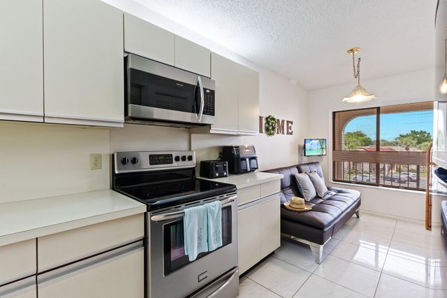 5380 Cedar Lake Drive 304, Boynton Beach, FL 33437