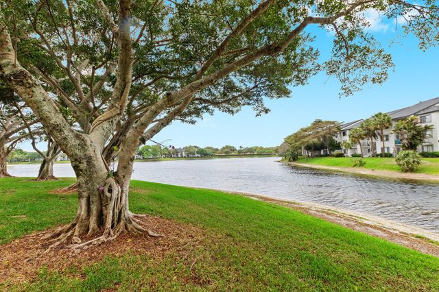 5380 Cedar Lake Drive 304, Boynton Beach, FL 33437