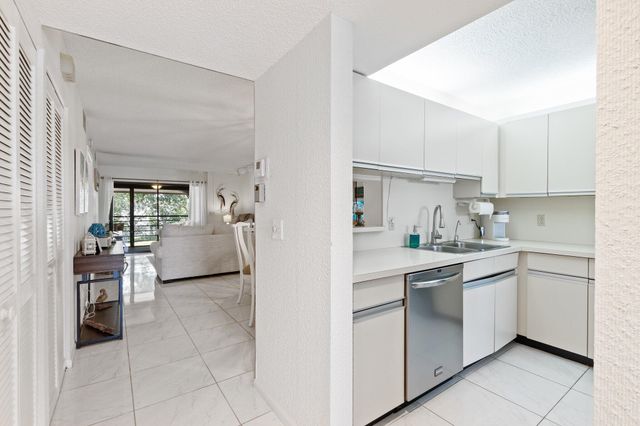 5380 Cedar Lake Drive 304, Boynton Beach, FL 33437