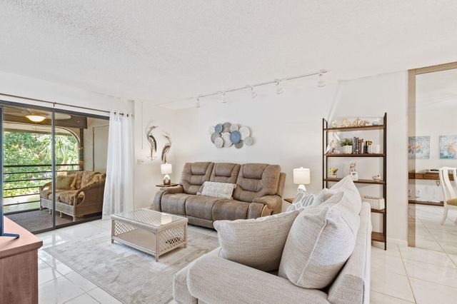 5380 Cedar Lake Drive 304, Boynton Beach, FL 33437