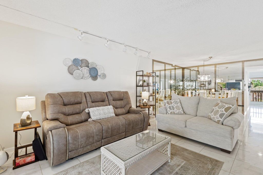 5380 Cedar Lake Drive 304, Boynton Beach, FL 33437