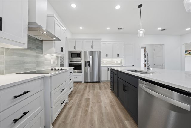 314 W James Street, Mabank, TX 75147