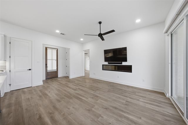 314 W James Street, Mabank, TX 75147