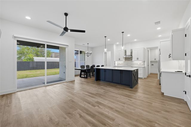 314 W James Street, Mabank, TX 75147