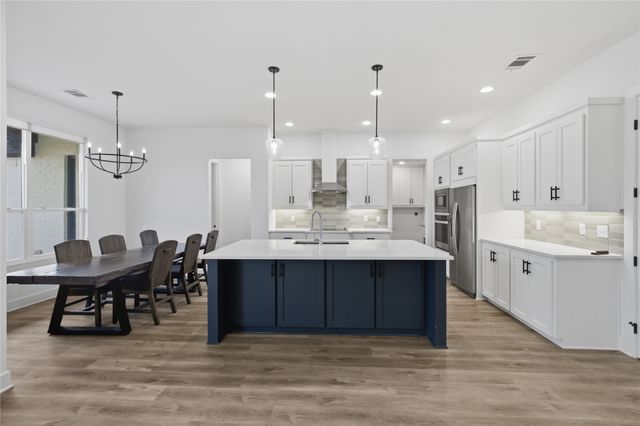 314 W James Street, Mabank, TX 75147