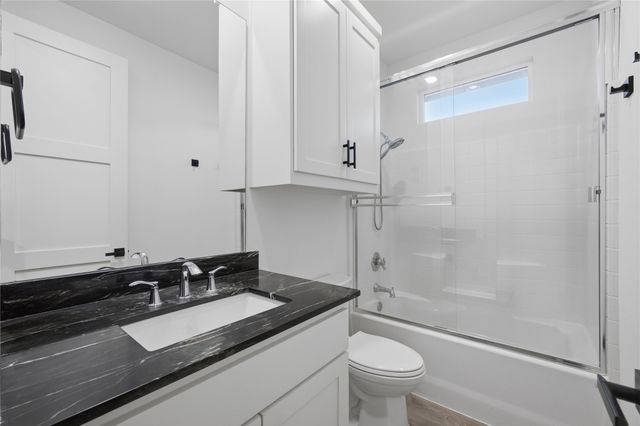 314 W James Street, Mabank, TX 75147