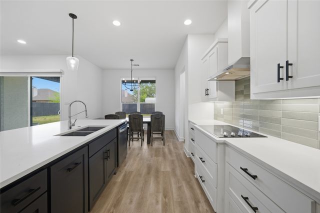 314 W James Street, Mabank, TX 75147