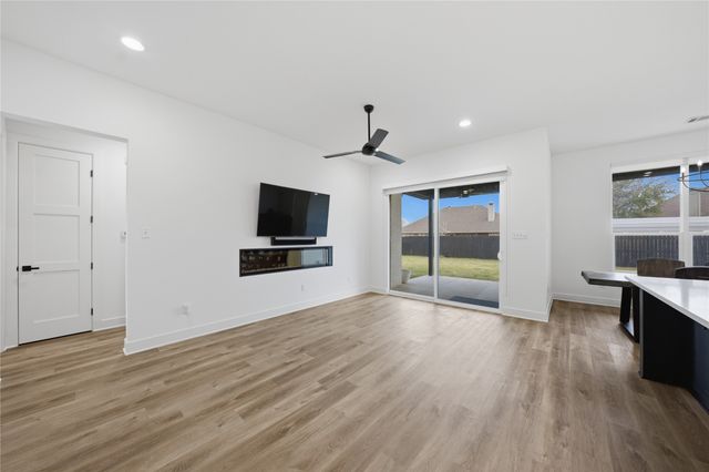 314 W James Street, Mabank, TX 75147