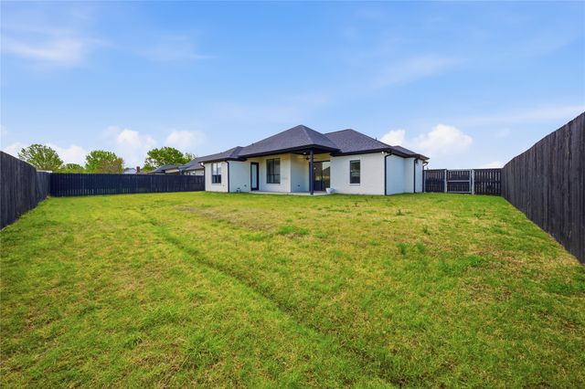 314 W James Street, Mabank, TX 75147