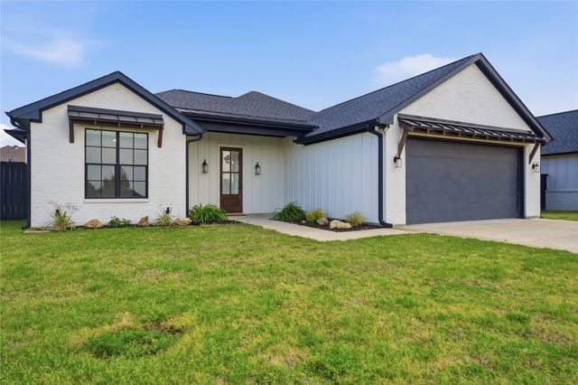 314 W James Street, Mabank, TX 75147